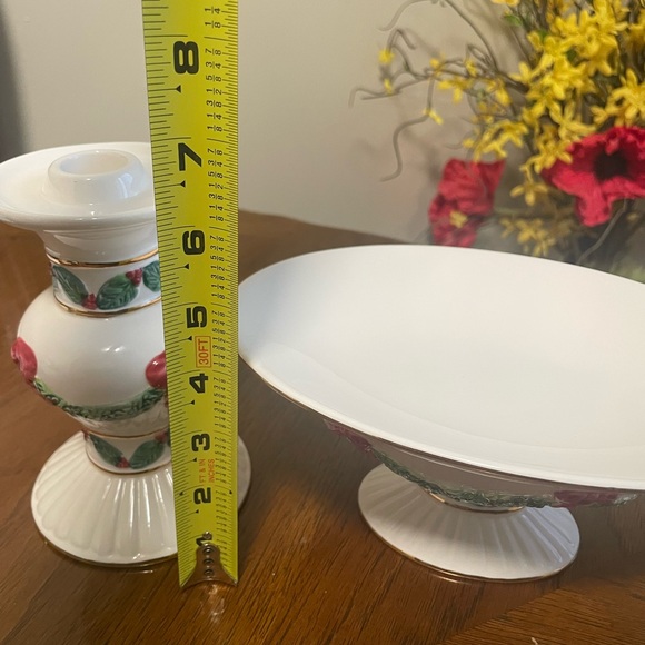 International Silver Company 3
Piece Ivory W/ Gold Trim Ceramic
Christmas Set - Picture 6 of 8